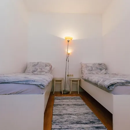 Bed & Breakfast 29 *