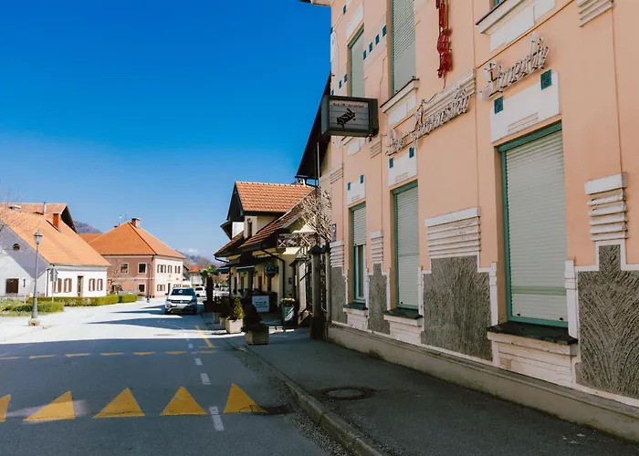 29 Nočitev z zajtrkom 3*